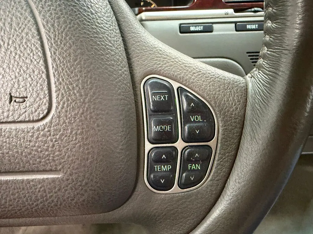 Lincoln Town Car photo 26