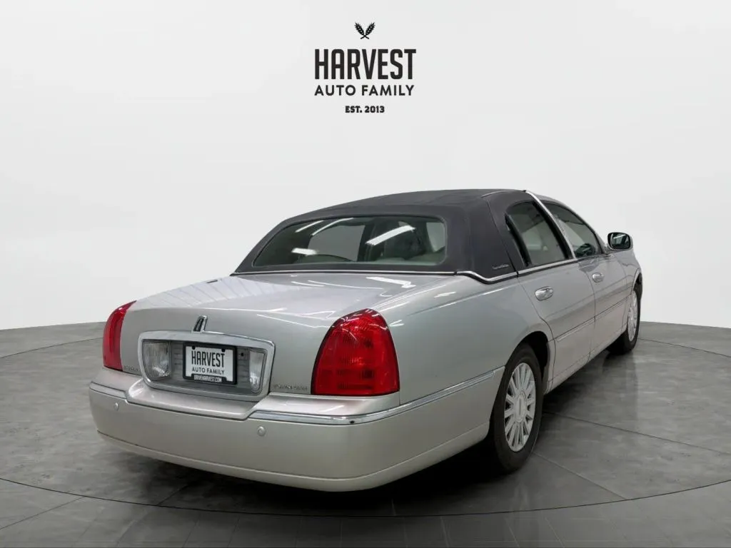 Lincoln Town Car photo 6