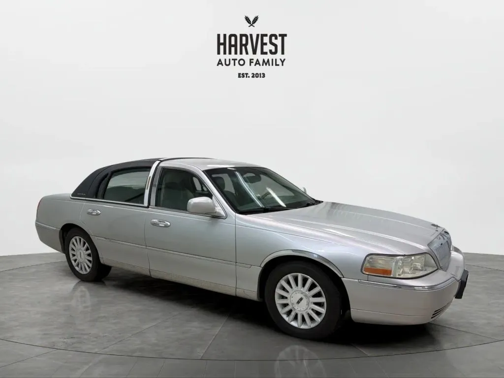 Lincoln Town Car photo 9