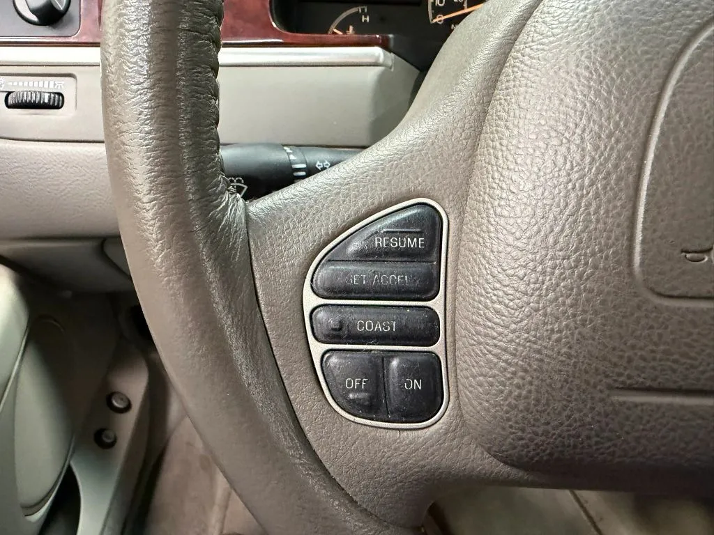 Lincoln Town Car photo 25