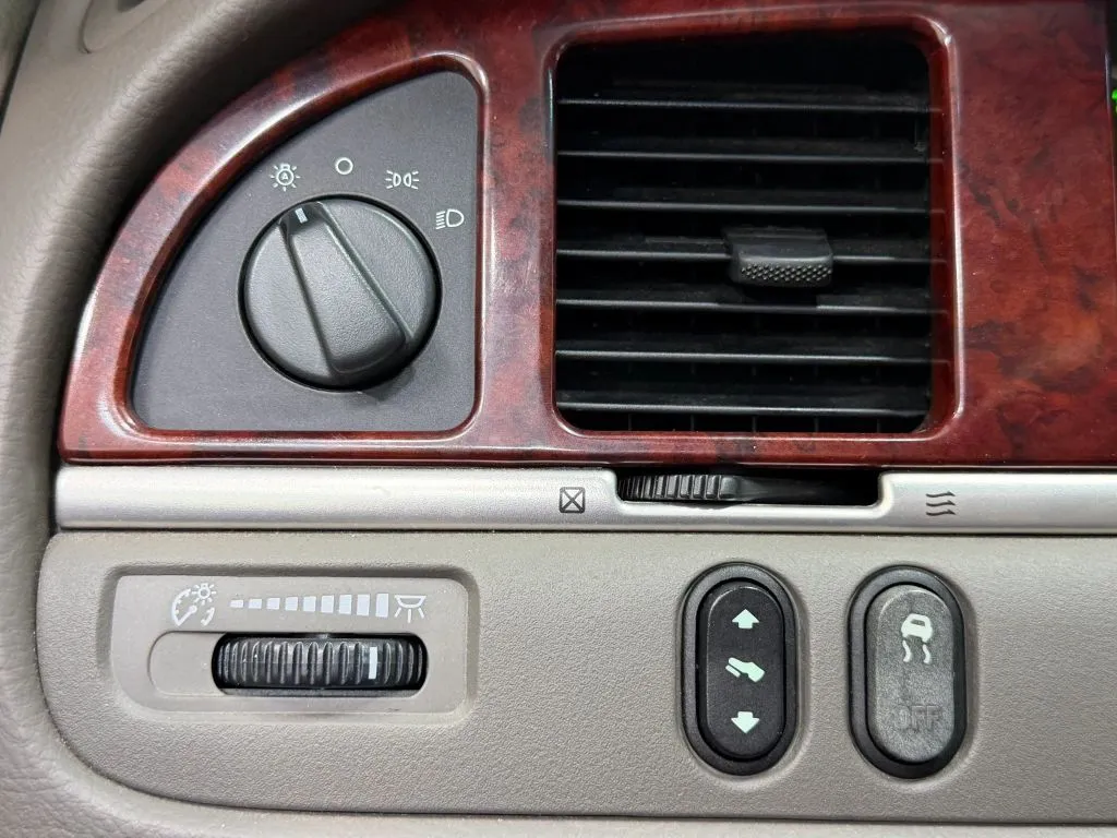 Lincoln Town Car photo 23