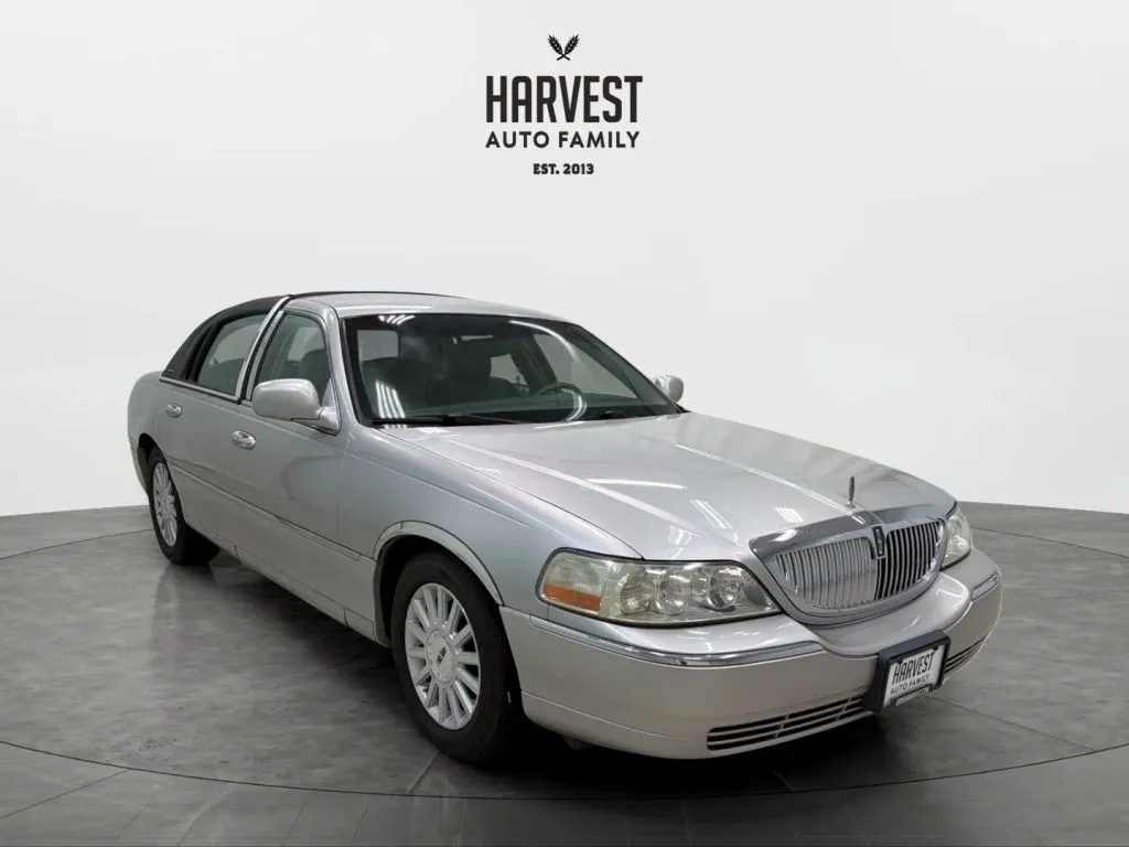 Lincoln Town Car photo 10