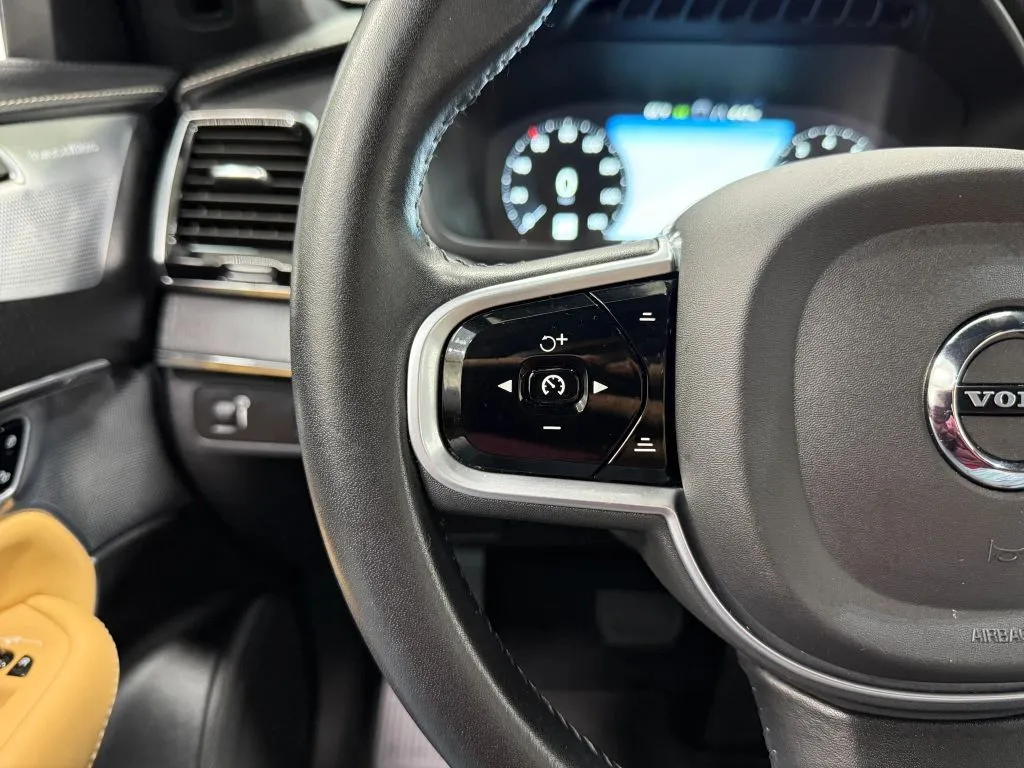 Volvo XC90 photo 32