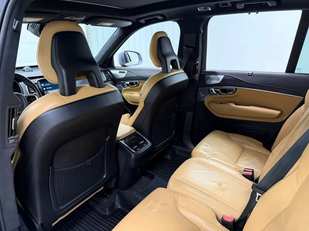 Volvo XC90 photo 16