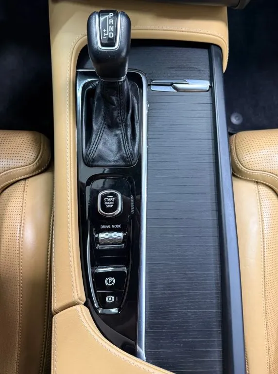 Volvo XC90 photo 28