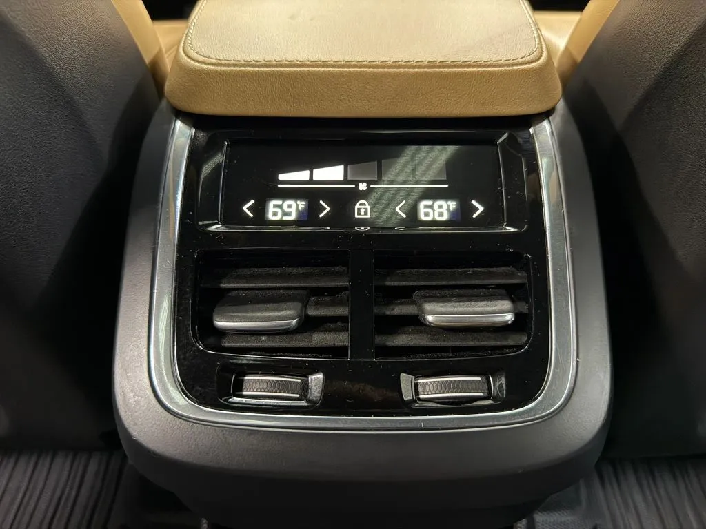 Volvo XC90 photo 21