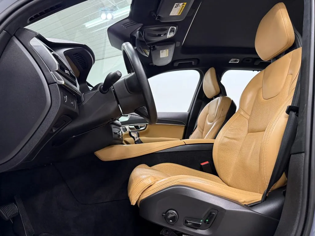 Volvo XC90 photo 15