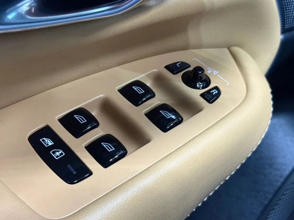 Volvo XC90 photo 30