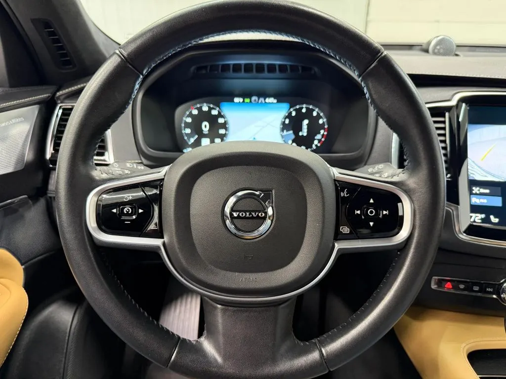 Volvo XC90 photo 23