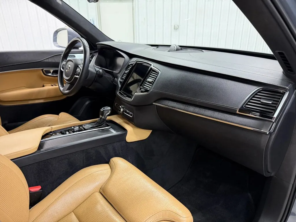 Volvo XC90 photo 14