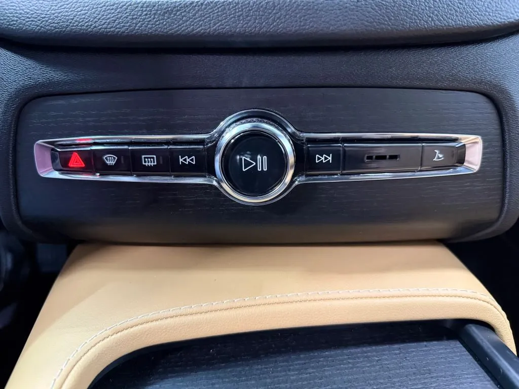 Volvo XC90 photo 29