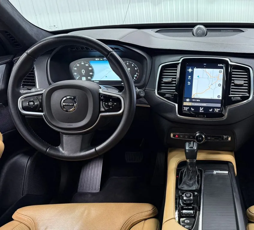 Volvo XC90 photo 22