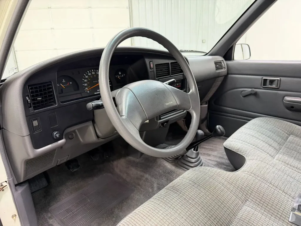 Toyota Pick-Up photo 12
