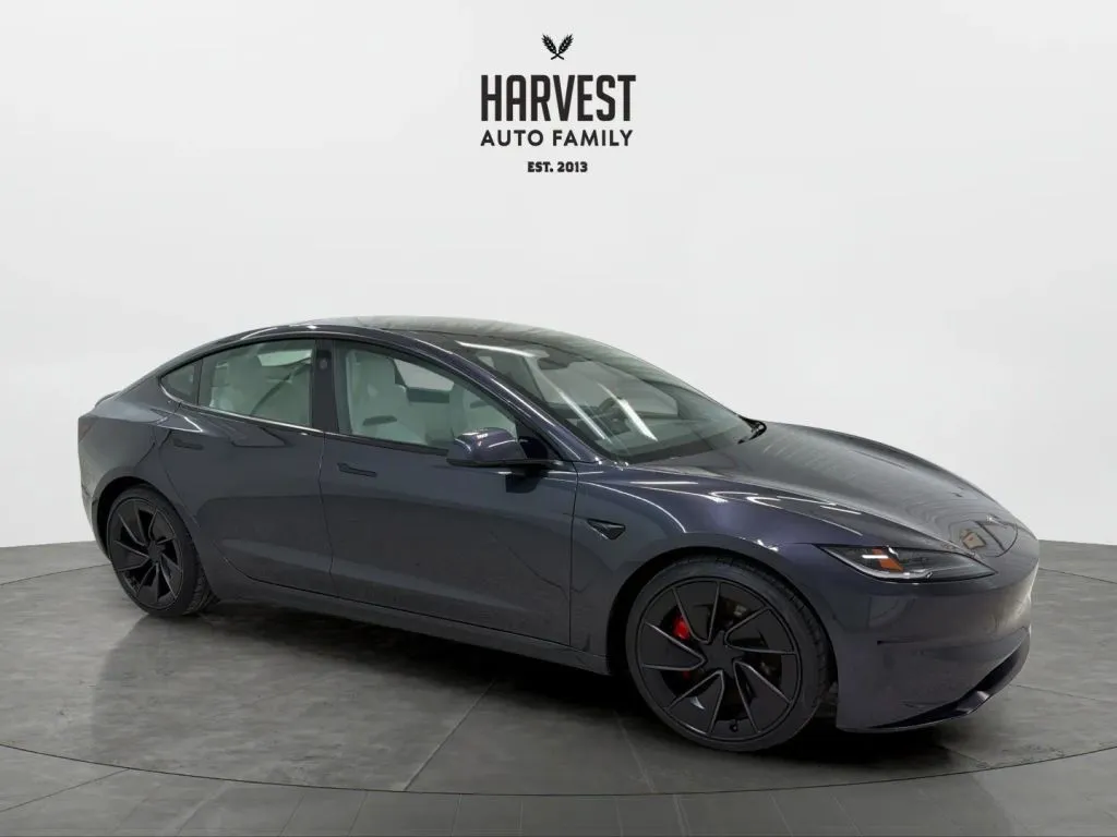 Tesla Model 3 photo 9