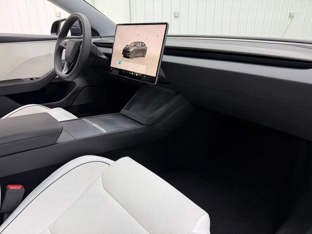 Tesla Model 3 photo 14