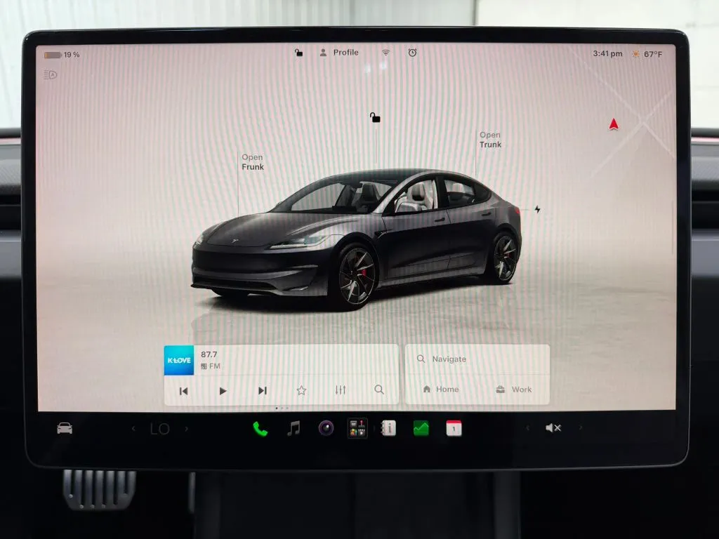 Tesla Model 3 photo 23