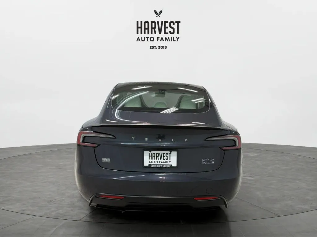 Tesla Model 3 photo 5