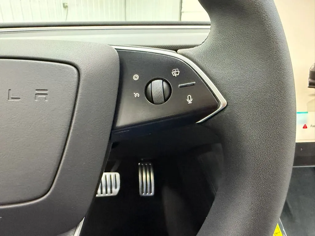Tesla Model 3 photo 30