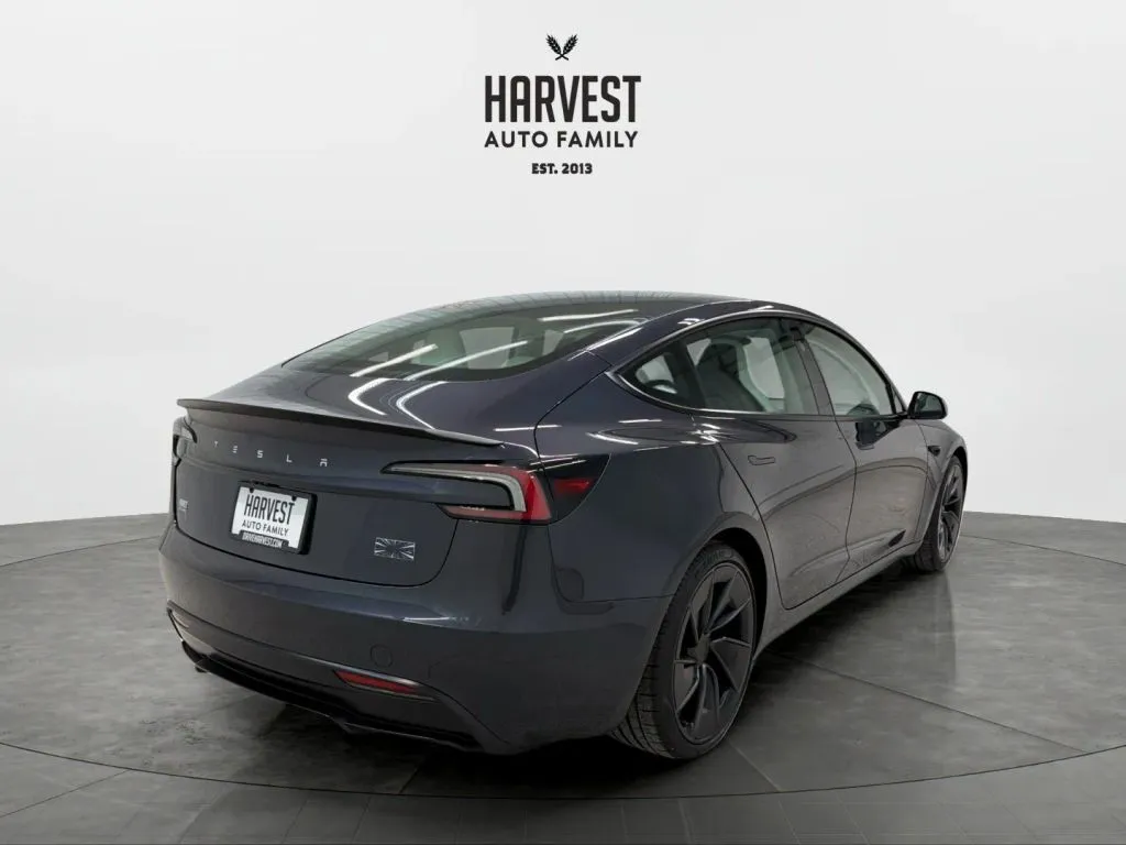 Tesla Model 3 photo 6