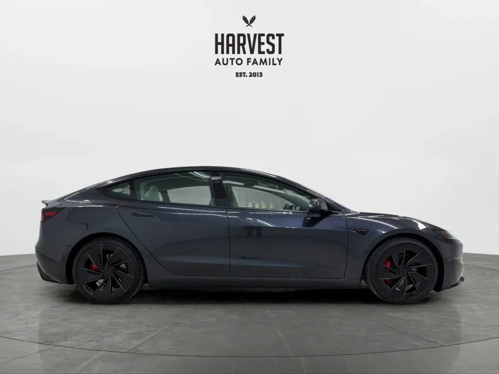 Tesla Model 3 photo 8