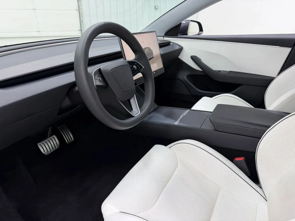 Tesla Model 3 photo 12