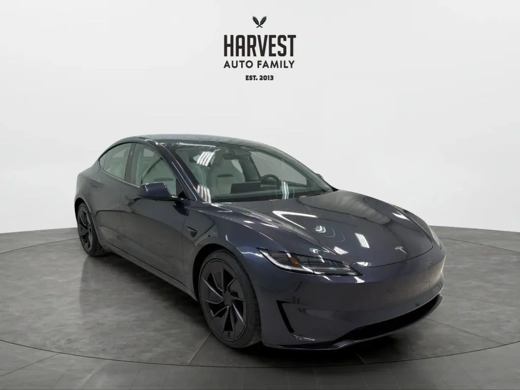 Tesla Model 3 photo 10
