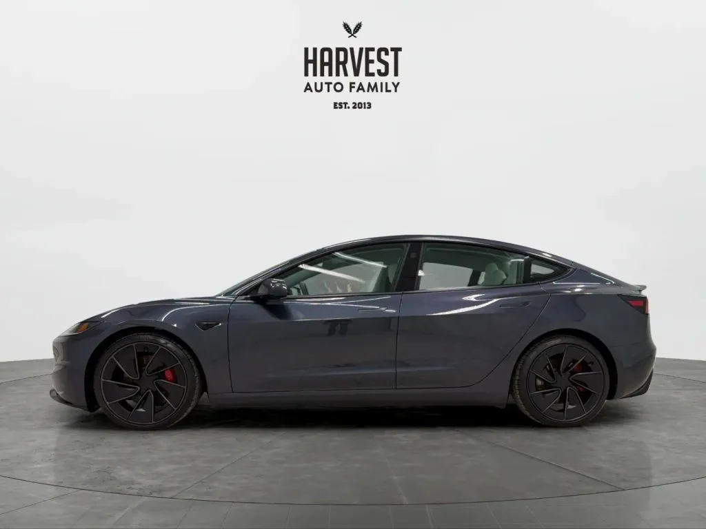 Tesla Model 3 photo 2