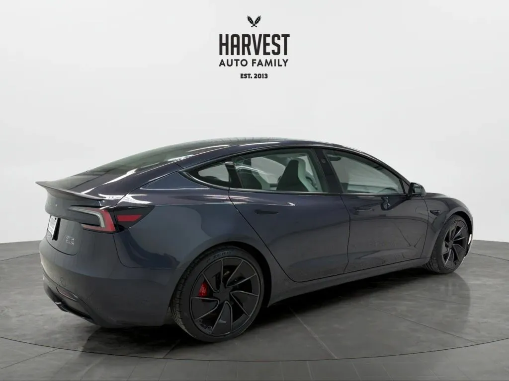 Tesla Model 3 photo 7