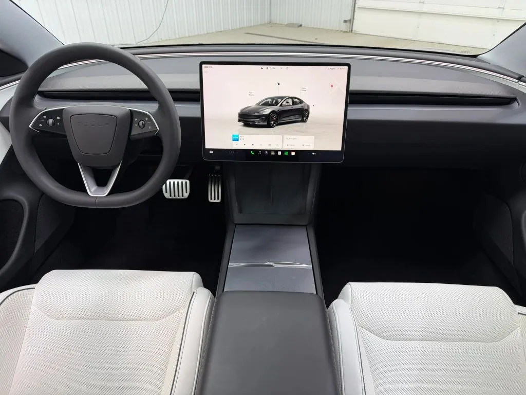 Tesla Model 3 photo 13
