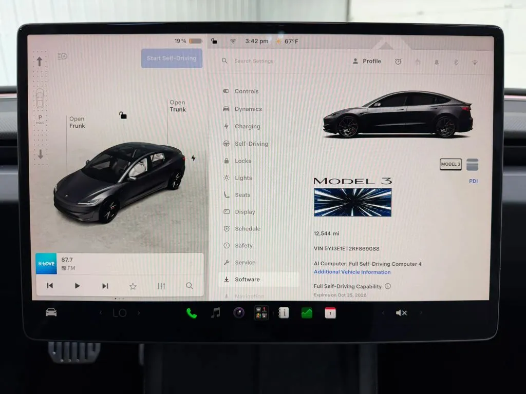 Tesla Model 3 photo 24