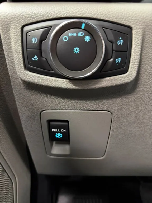 Ford F-150 photo 28