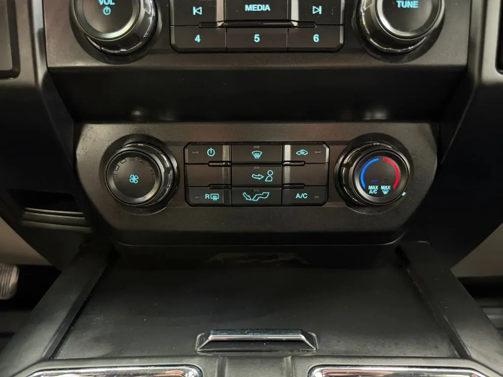 Ford F-150 photo 26
