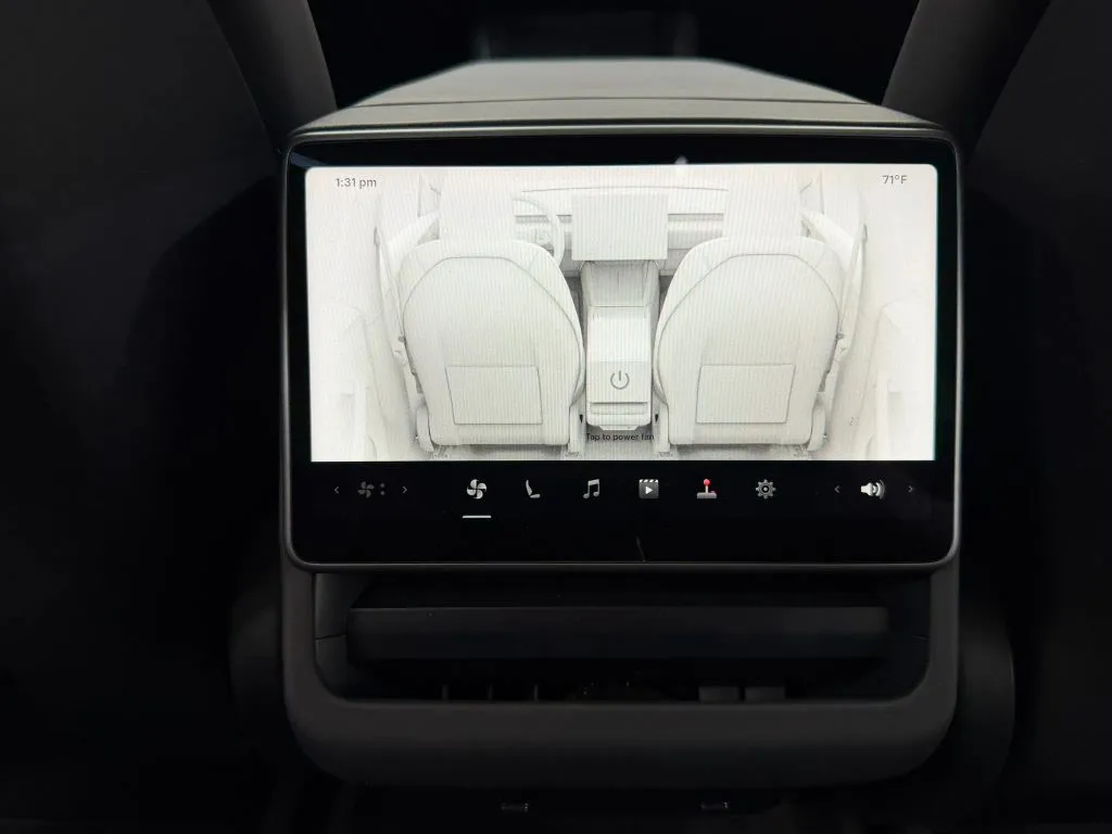 Tesla Model Y photo 19