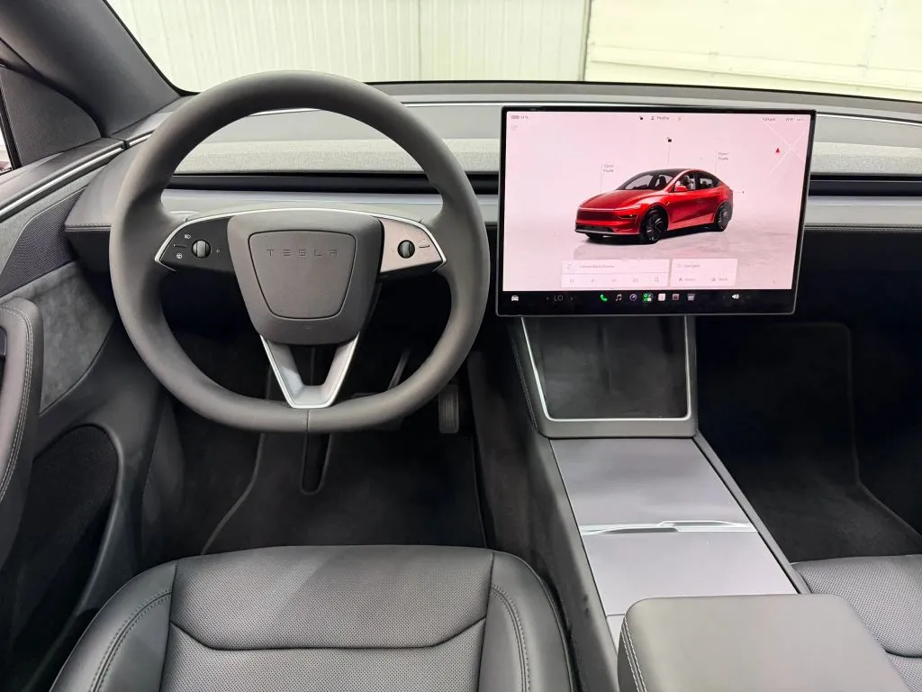 Tesla Model Y photo 20