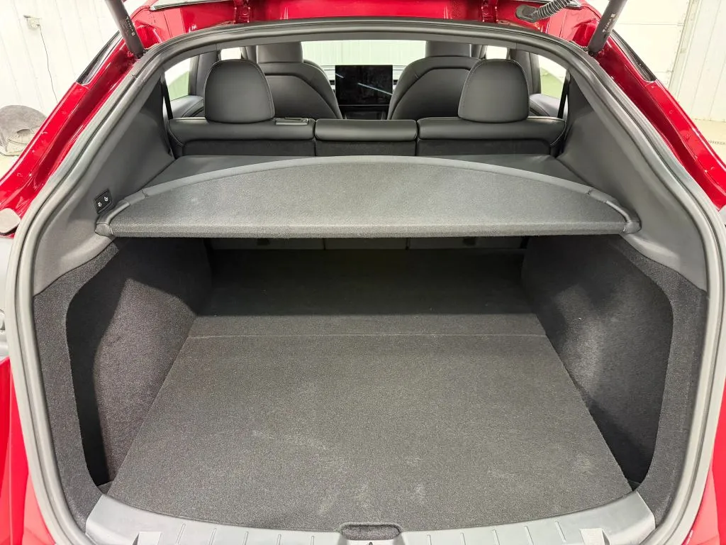 Tesla Model Y photo 17