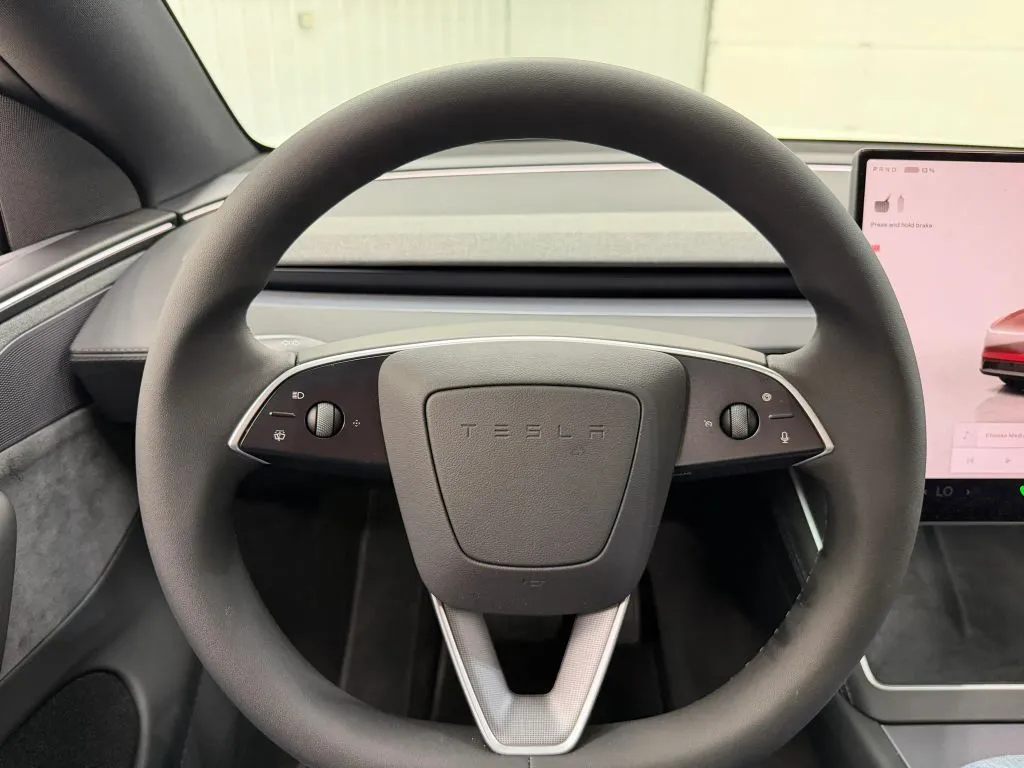 Tesla Model Y photo 21