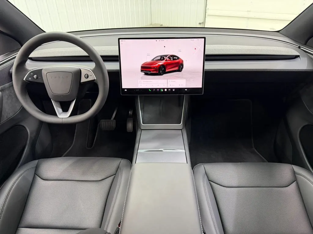 Tesla Model Y photo 13