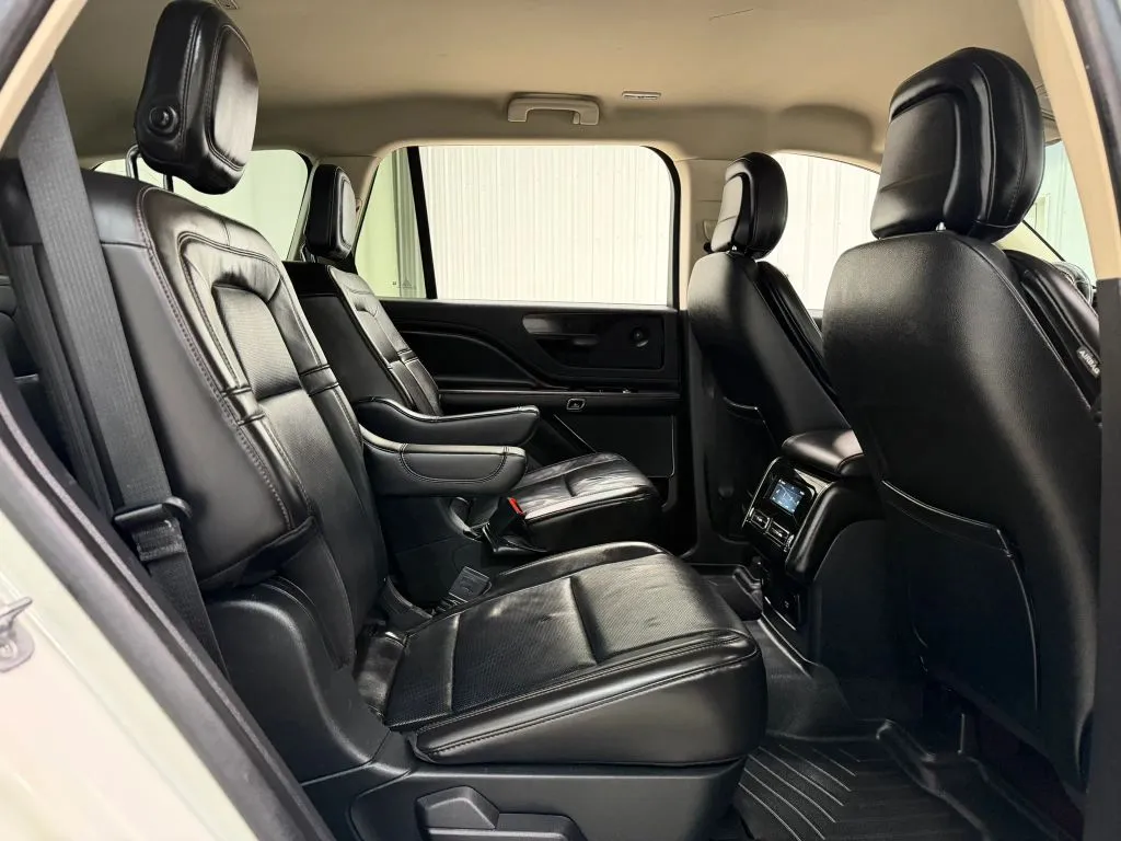 Lincoln Aviator photo 22