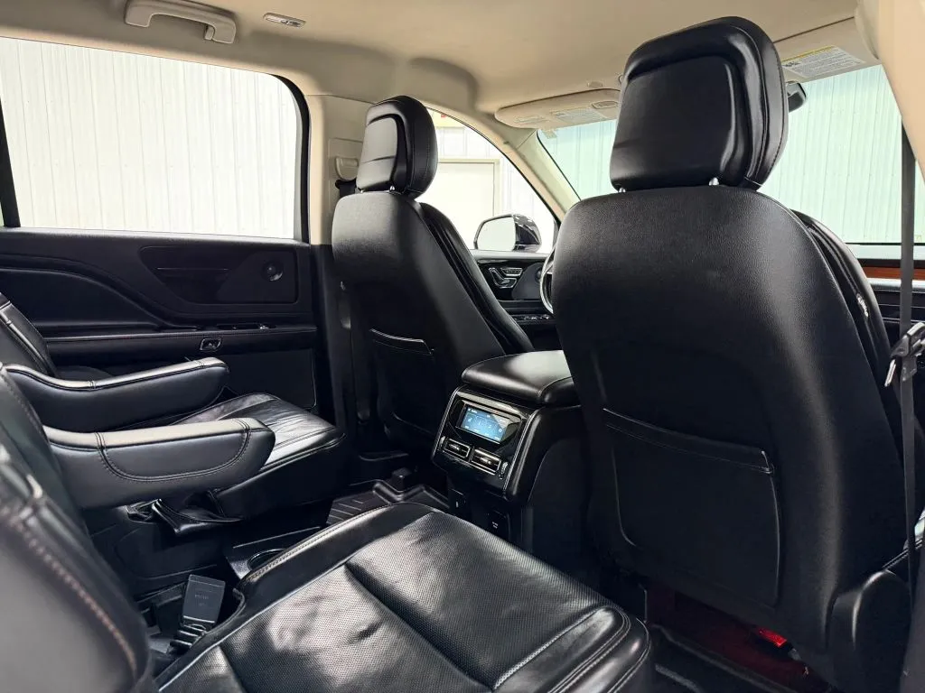 Lincoln Aviator photo 21