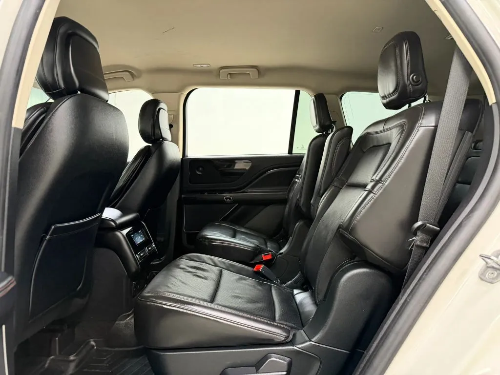 Lincoln Aviator photo 18