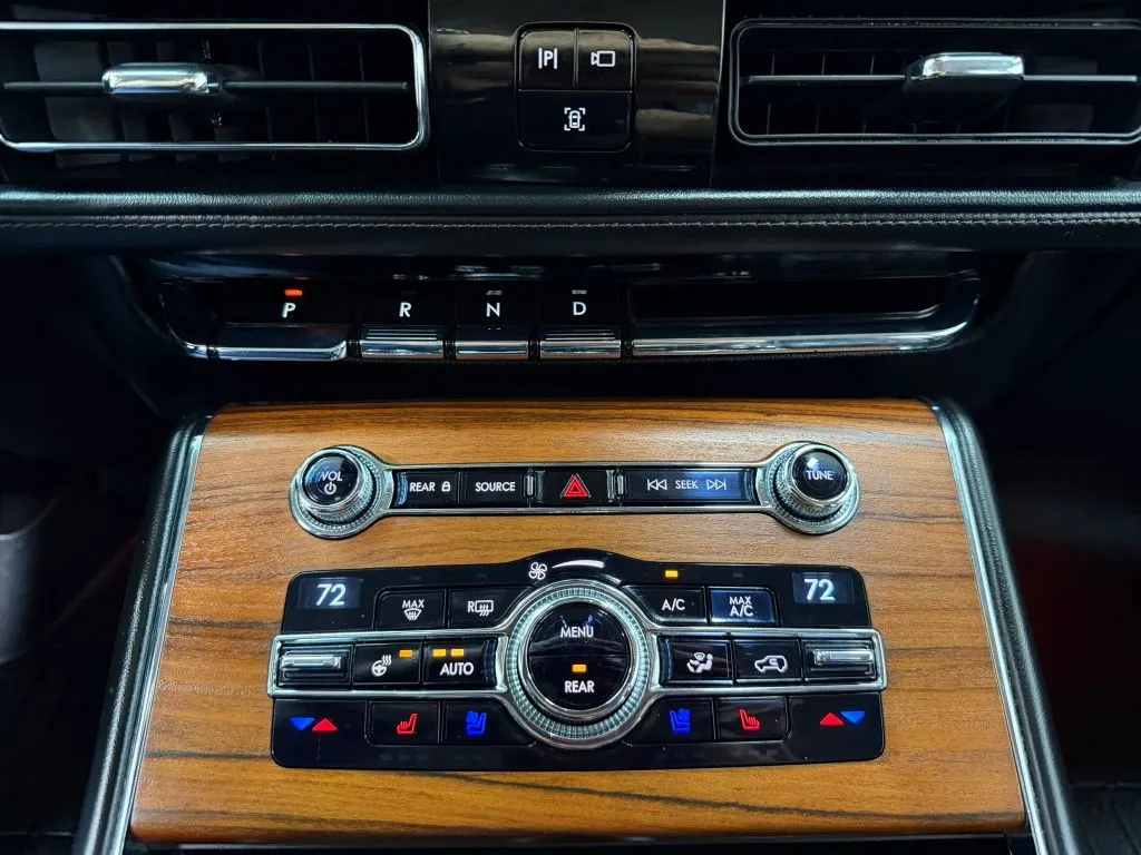 Lincoln Aviator photo 31
