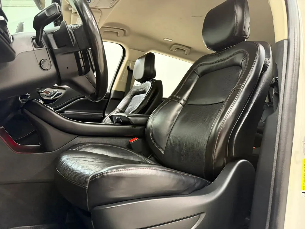 Lincoln Aviator photo 16