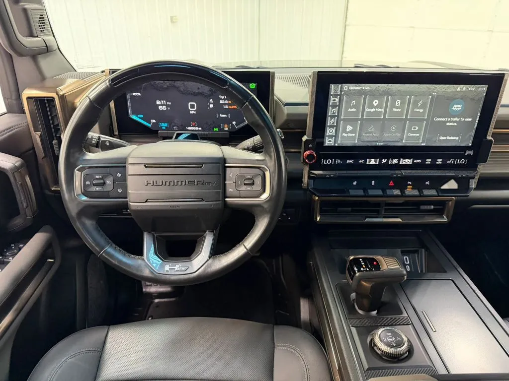 GMC Hummer EV Pickup photo 24