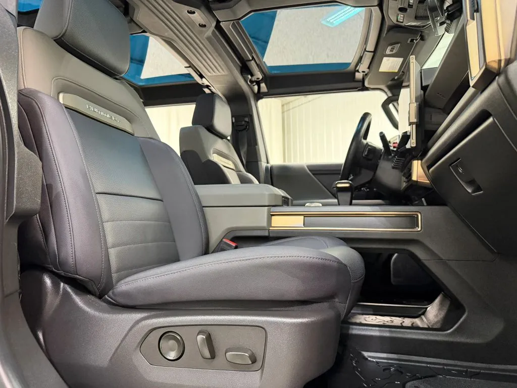 GMC Hummer EV Pickup photo 20