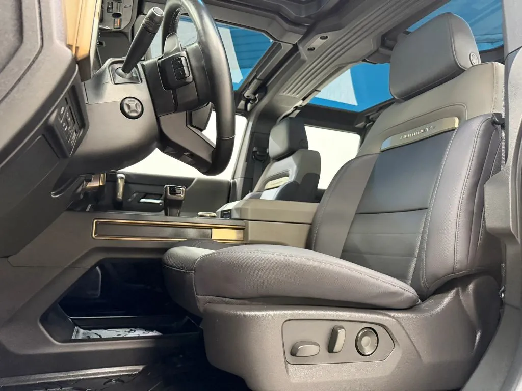 GMC Hummer EV Pickup photo 16