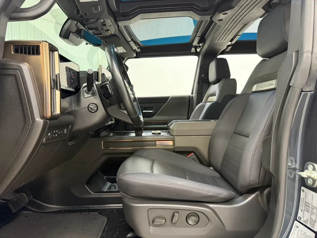 GMC Hummer EV Pickup photo 15