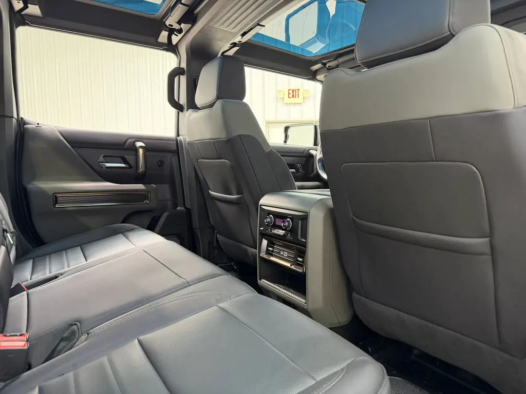 GMC Hummer EV Pickup photo 18
