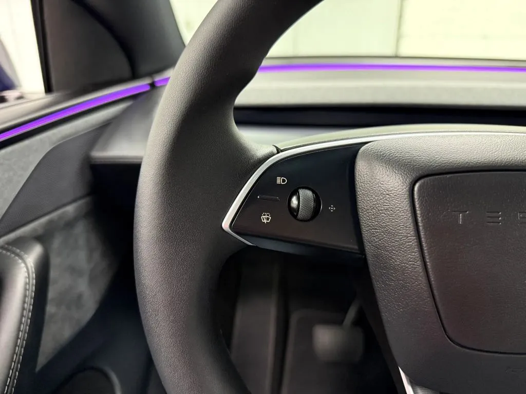 Tesla Model Y photo 28
