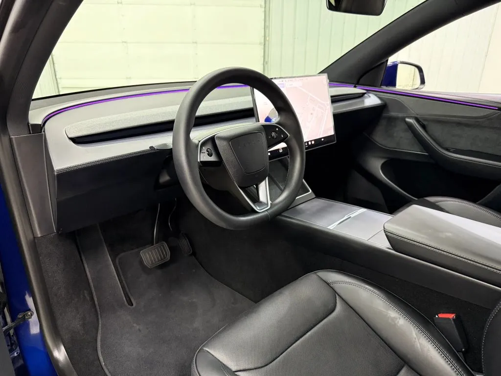 Tesla Model Y photo 12