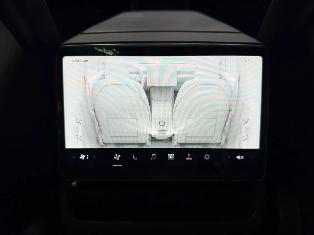 Tesla Model Y photo 19